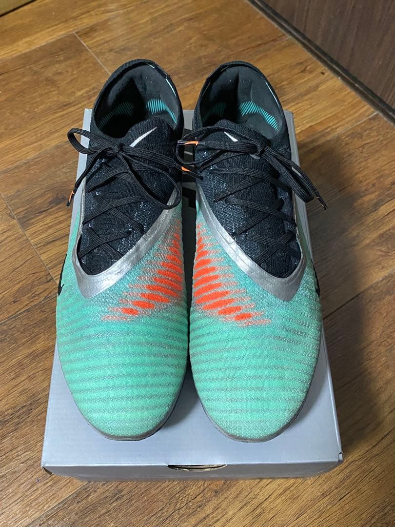 ナイキファントム6 LOW エリート LE FG 28.5