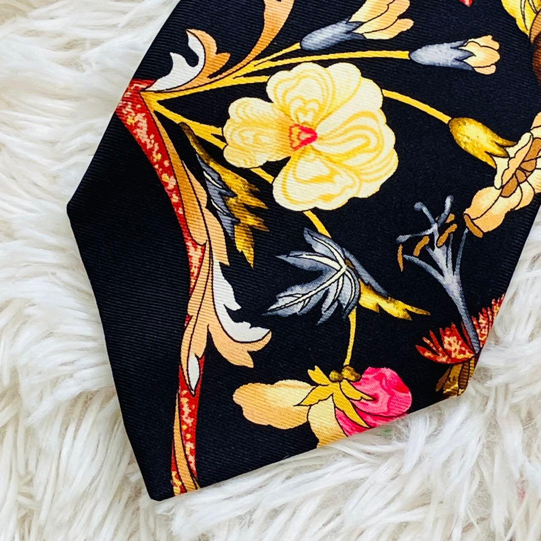 エルメス　ネクタイ　スカーフ柄　花柄　黒　ブラック　総柄　高級　シルク　成人式