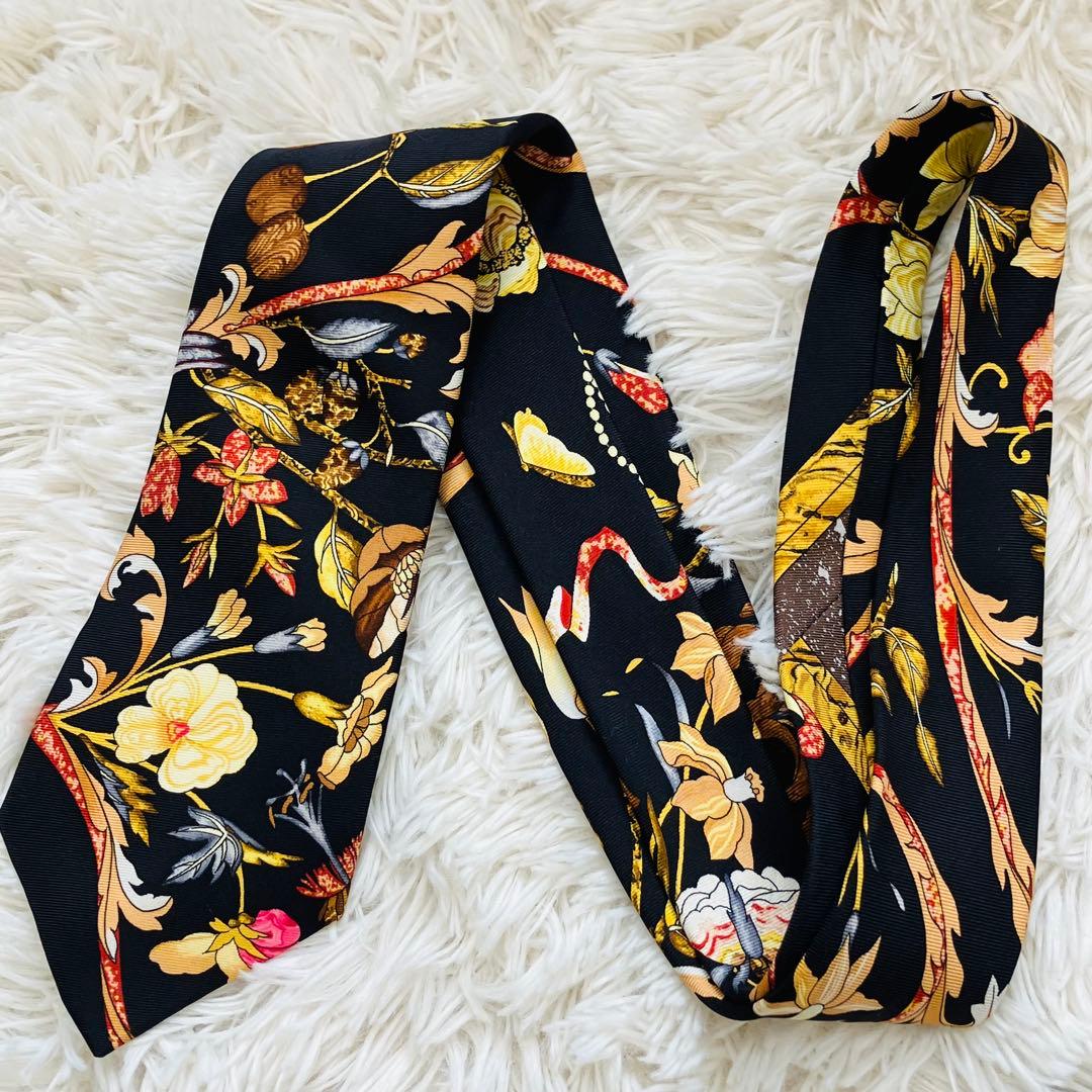 エルメス　ネクタイ　スカーフ柄　花柄　黒　ブラック　総柄　高級　シルク　成人式