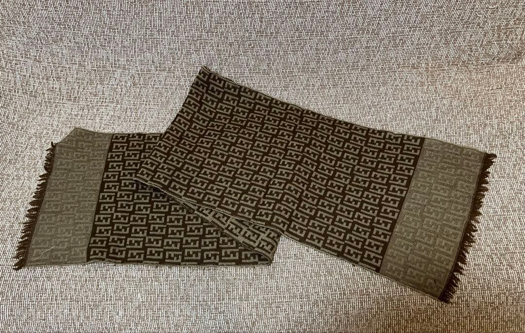 FENDIの マフラー(ブラウン系)