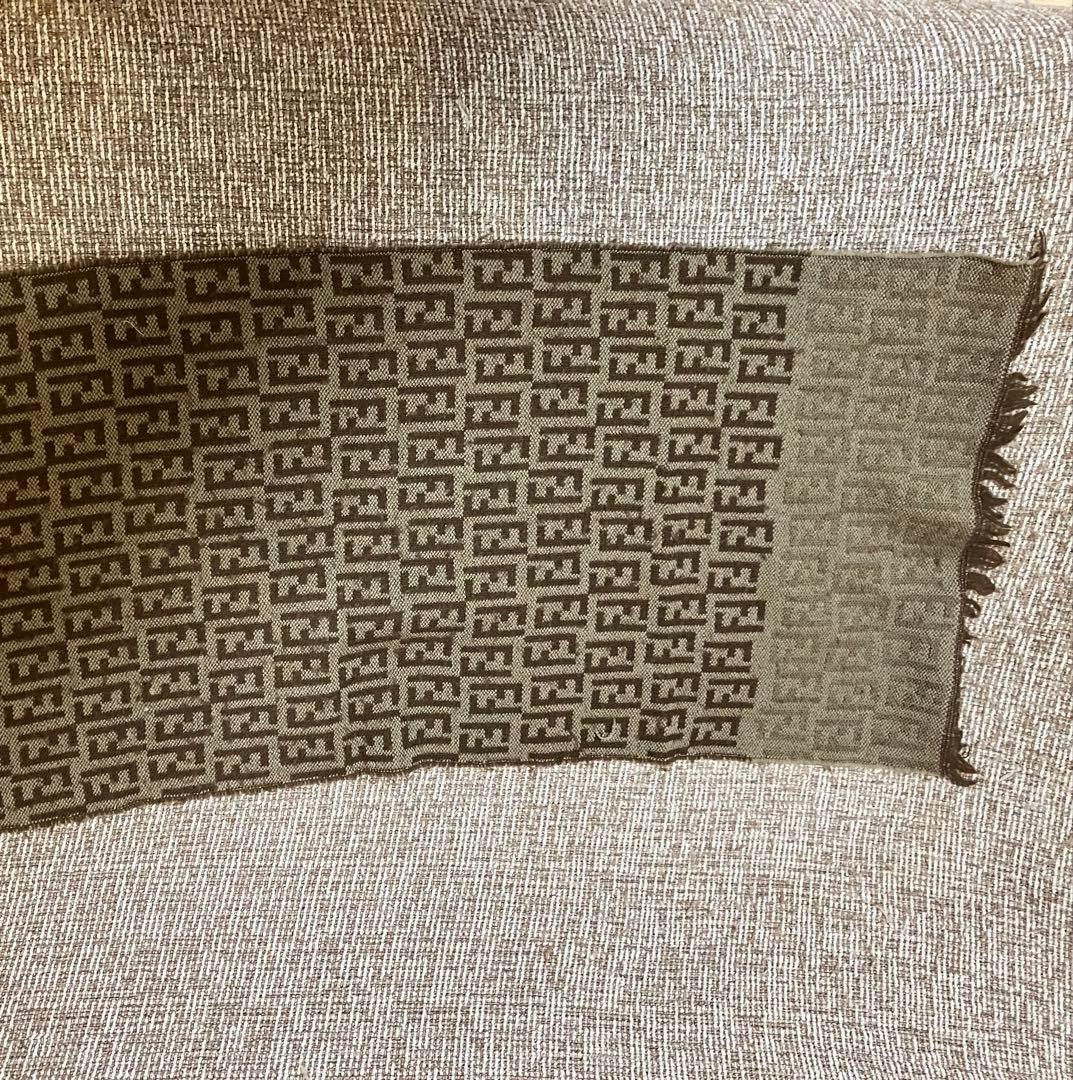 FENDIの マフラー(ブラウン系)