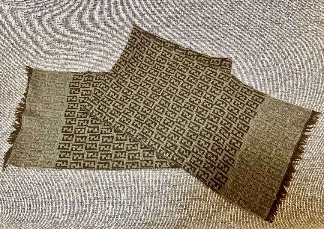 FENDIの マフラー(ブラウン系)