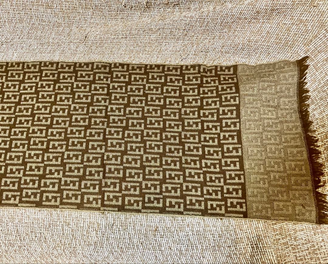 FENDIの マフラー(ブラウン系)