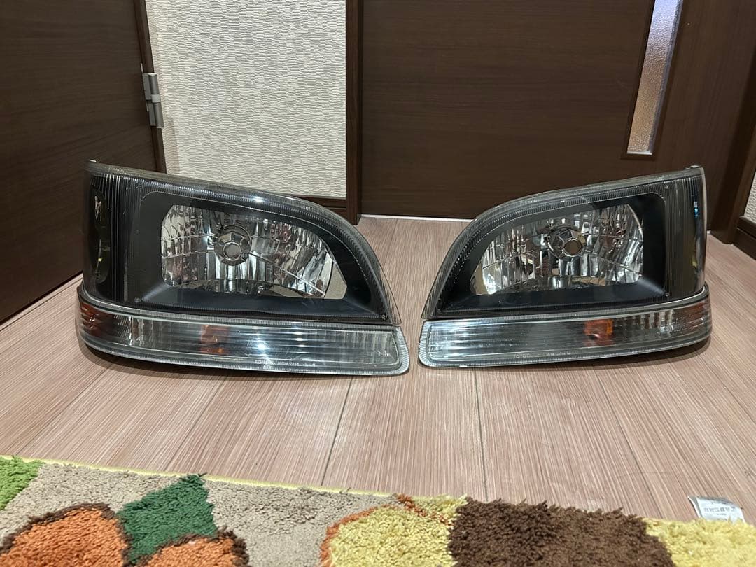 ハイエース100系ワゴンヘッドライト インナーブラック左右セット
