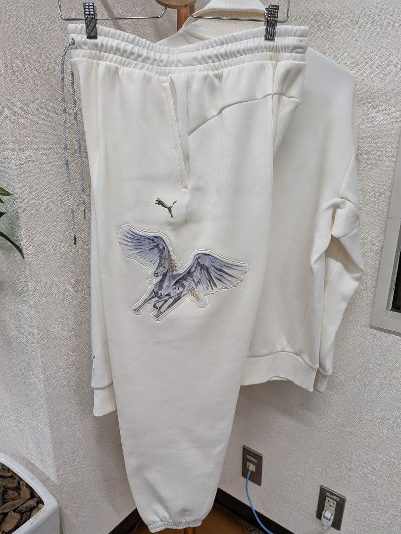 PUMA プーマ ソラヤマ 空山基 ペガサス ブルゾン セットアップ　ホワイト
