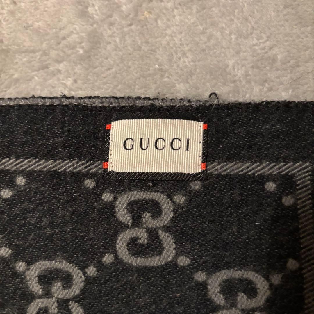 GUCCI ダークグレー ロゴマフラー　ショール