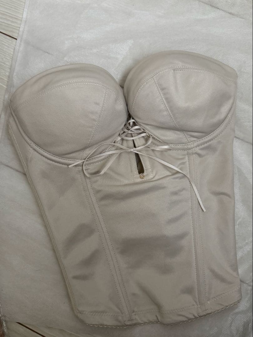 BRIDAL BEAUTE ブライダルインナー　E65 バックレスビスチェ