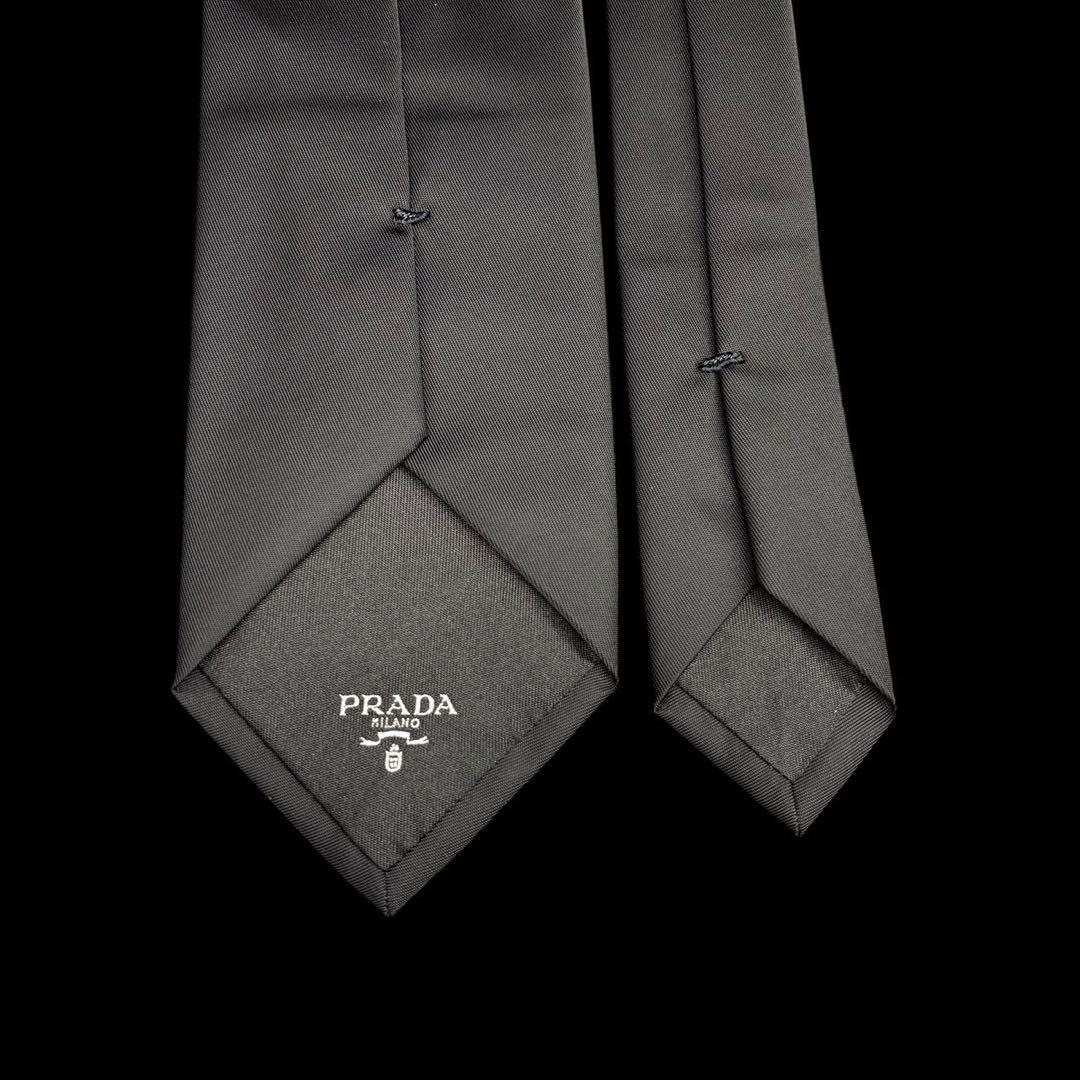 PRADAプラダ 三角ロゴプレート ギャバジンネクタイ