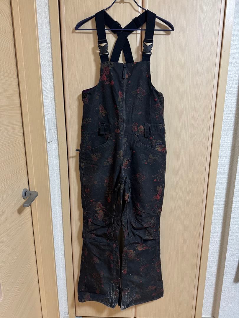 VOLCOM ボルコム スノーボードウェア パンツ ビブパン レディース 花柄