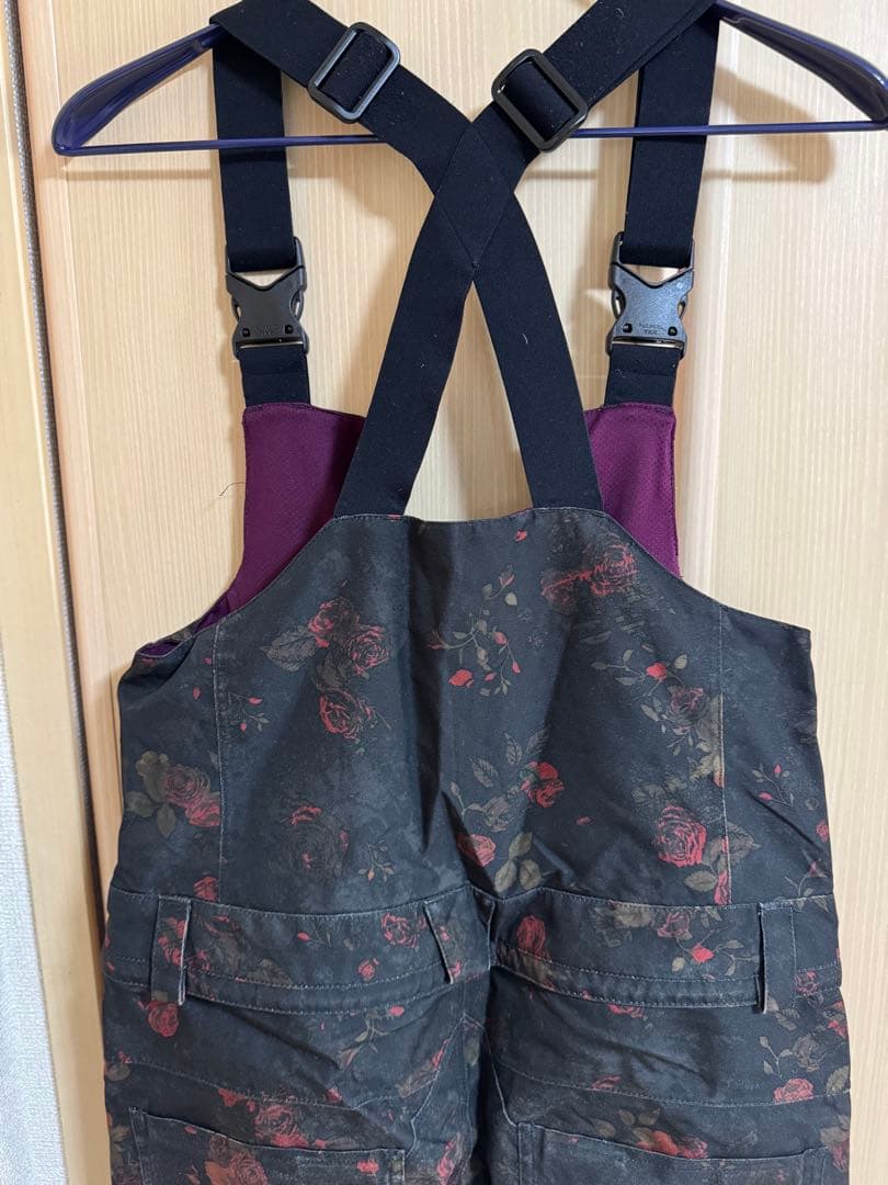VOLCOM ボルコム スノーボードウェア パンツ ビブパン レディース 花柄