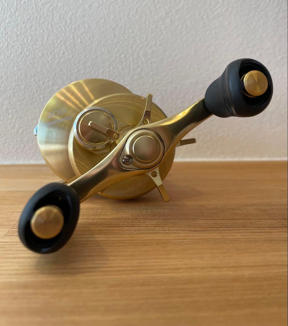 シマノ 14 カルカッタコンクエスト 200 ノーマルギア 右ハンドル 美品