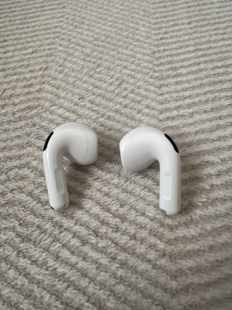 AirPods 4（ANC）　Apple 美品　傷なし