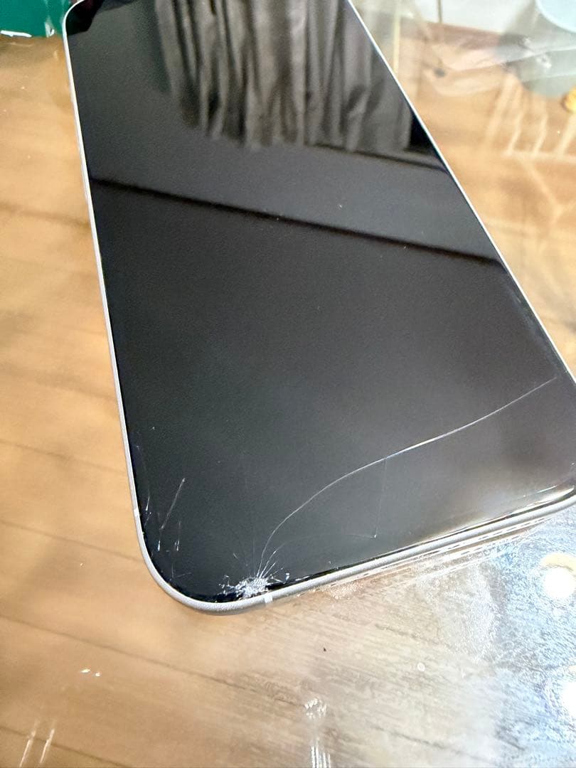 Apple iPhone 16 ホワイト