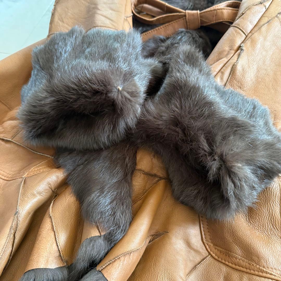 美品★ラビットファー 毛皮 羊革 女優襟 ロングベルテッドコート フリル L