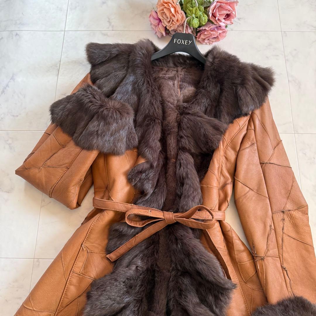 美品★ラビットファー 毛皮 羊革 女優襟 ロングベルテッドコート フリル L