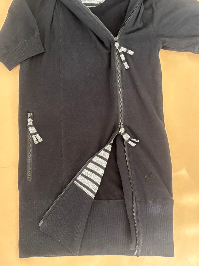 Vivienne Westwood　半袖ボーダーロングパーカー