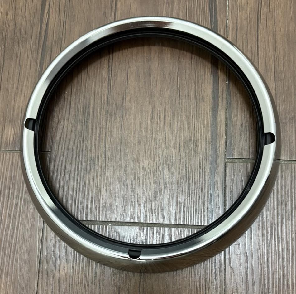 訳アリの為大幅値下げ!! ハーレー純正 クローム・ヘッドライトナセル