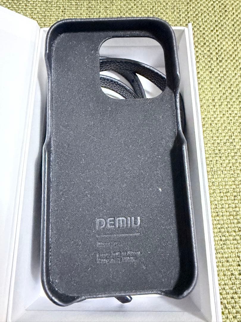 DEMIU スタッズブラック レザー iPhoneケース iPhone15pro