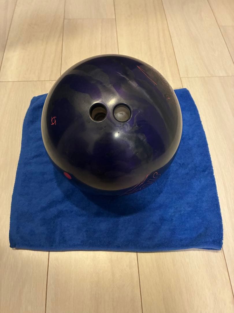 【中古】Storm Typhoon タイフーン　ボウリングボール 13ポンド
