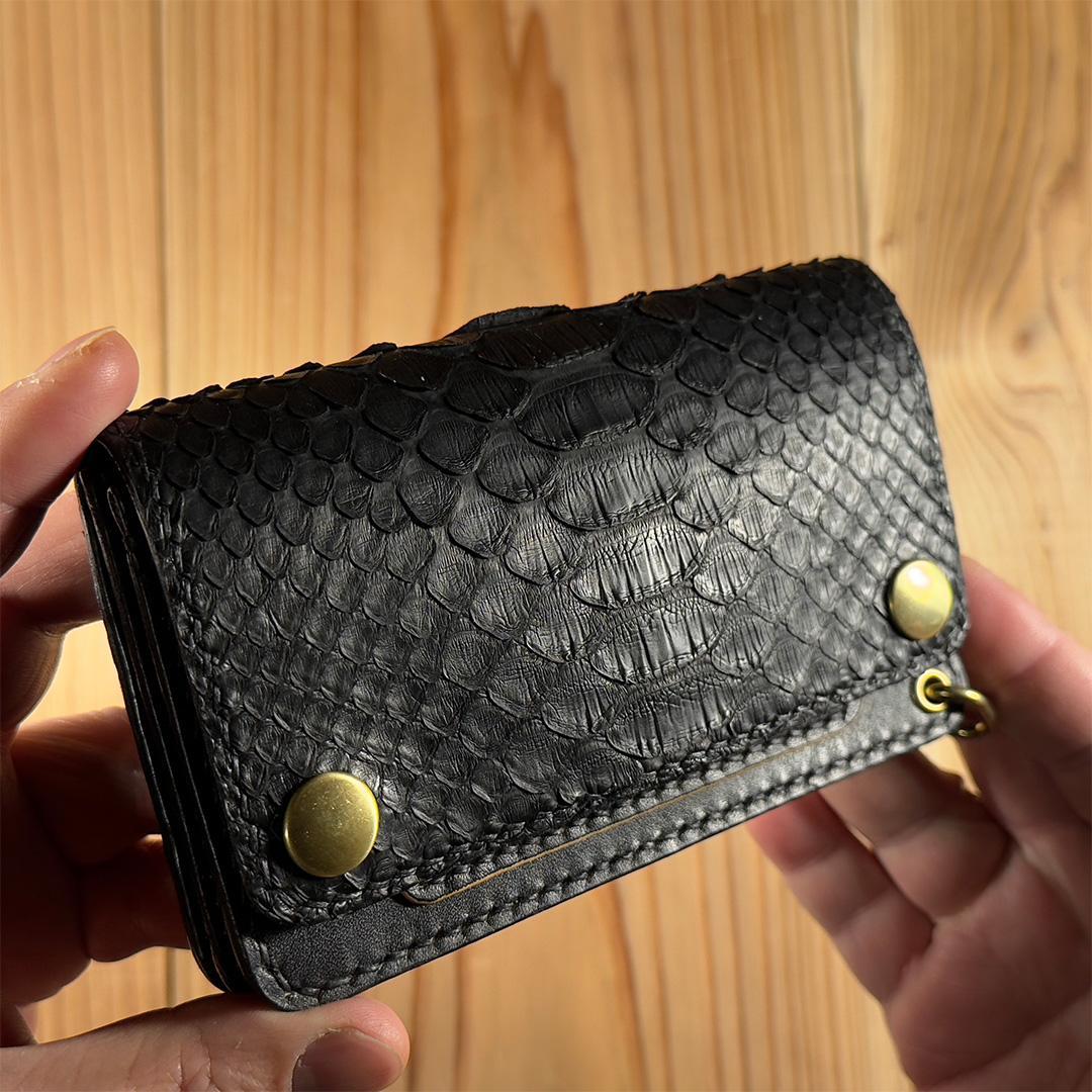 【限定生産】ミドルトラッカーウォレット｜ダイヤモンドパイソン×丘染めヌメ革