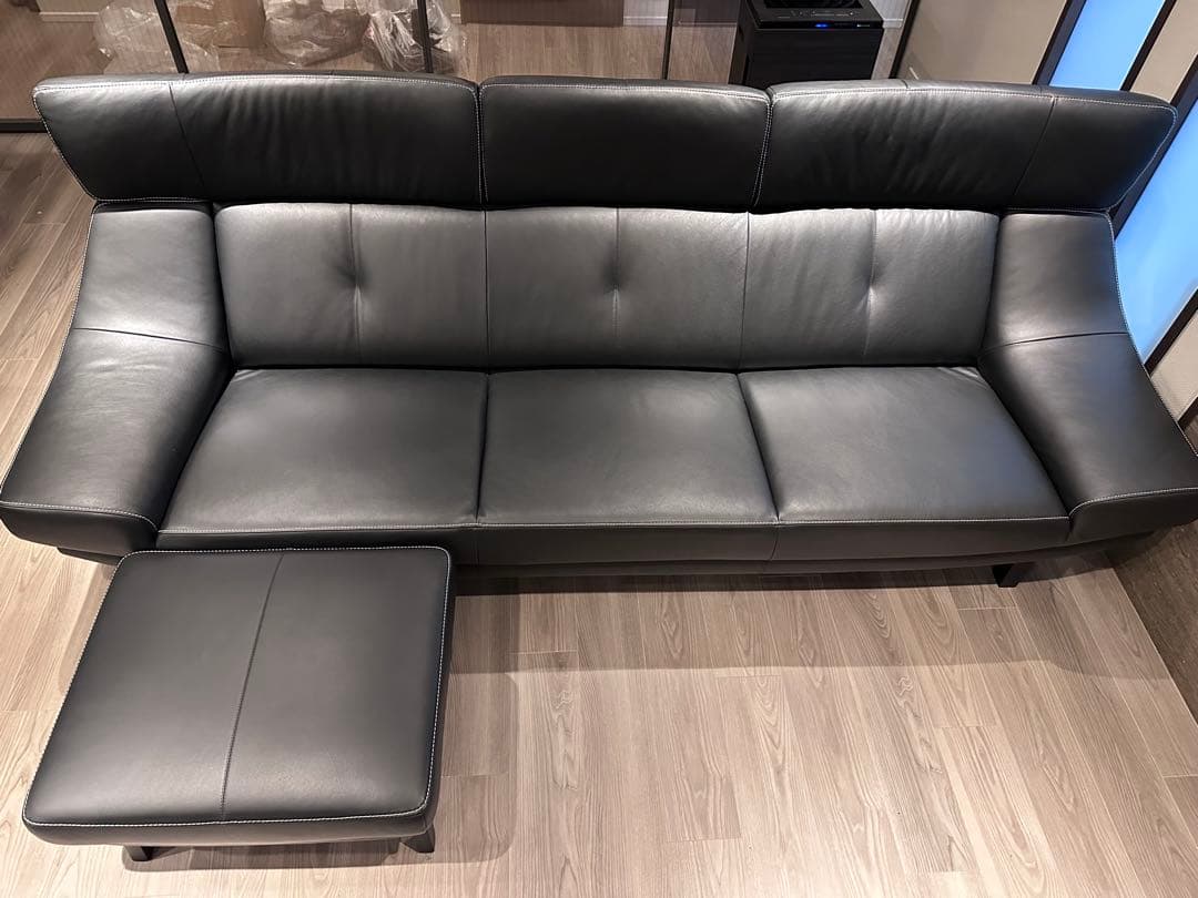 【購入禁止‼️ひろ】カリモク　ブラックレザーソファ3人掛け　オットマン別売