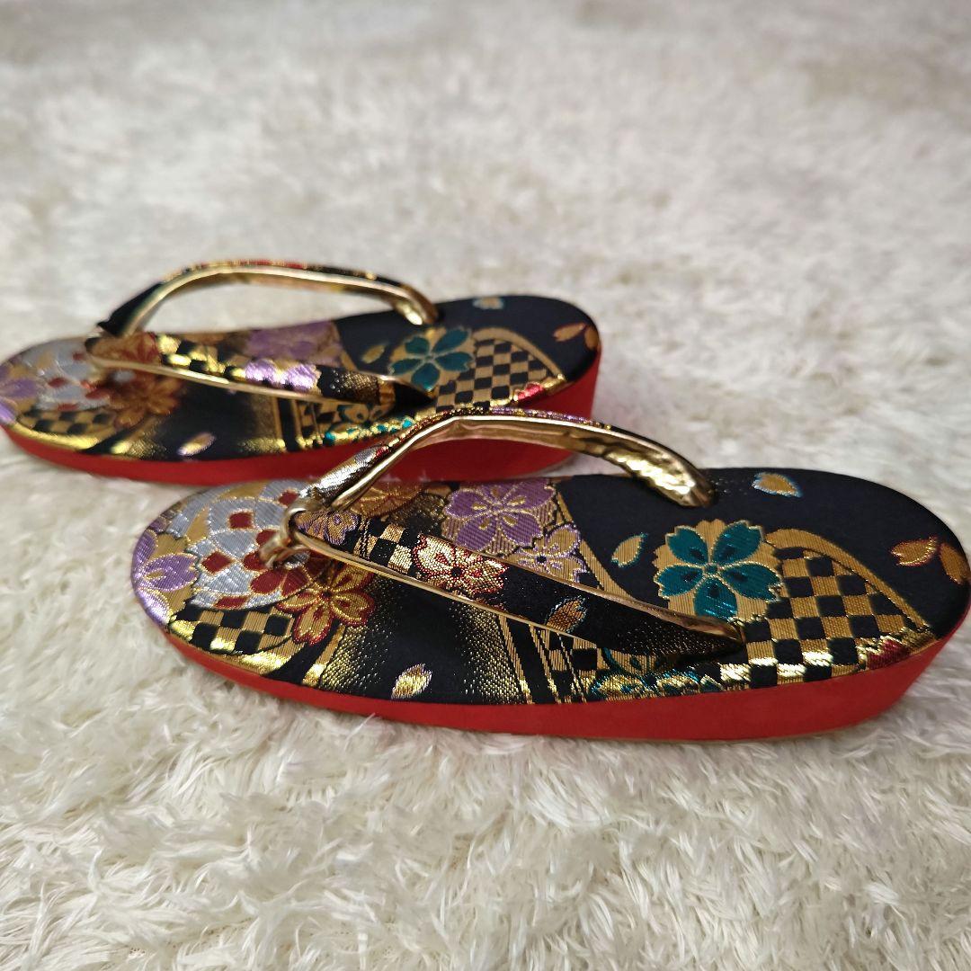 七五三　7歳　草履とバッグ　筥迫セット　ブラック　黒系　ゴールド　花柄　鞠