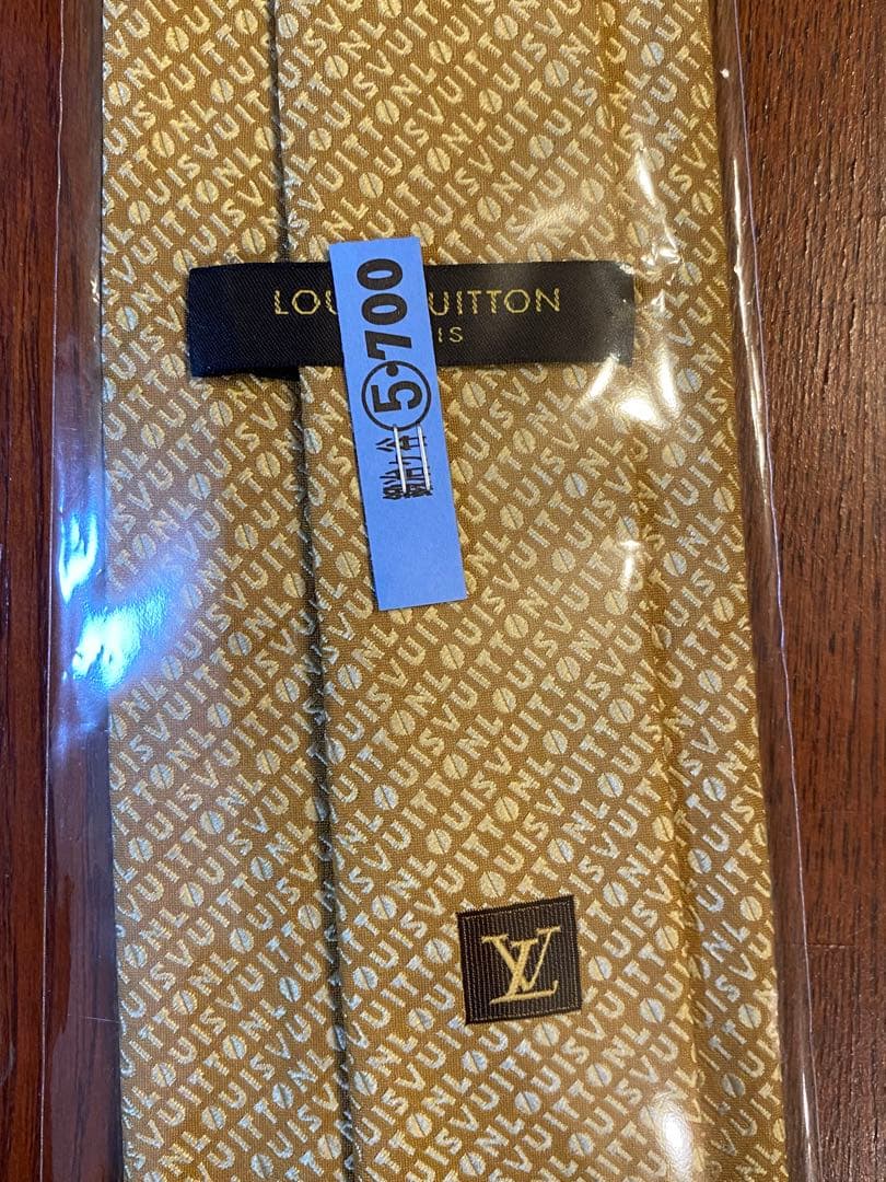 美品 ルイヴィトン ネクタイ 総ロゴ ジャガード ハイブランド 金　イエロー