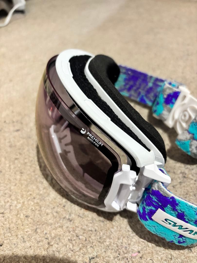 SWANS ゴーグル 換気付きホワイト/ブルー 収納ケース付き