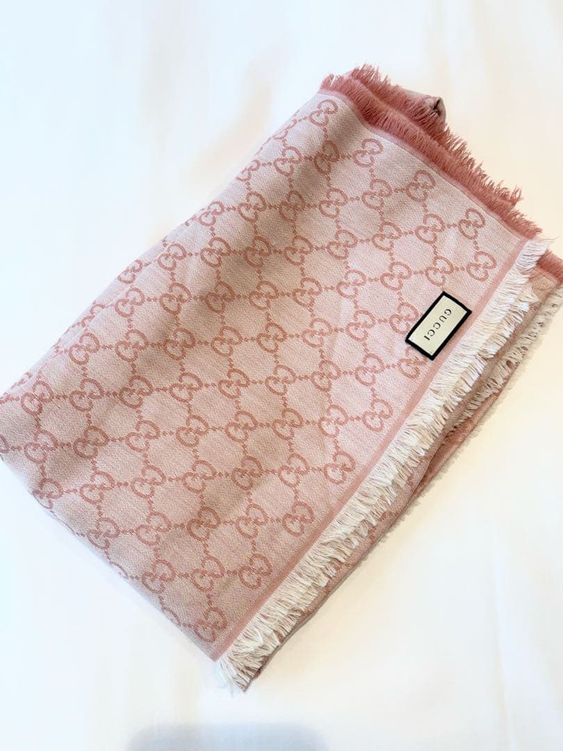 GUCCI ピンク ロゴストール 140cm x 140cm