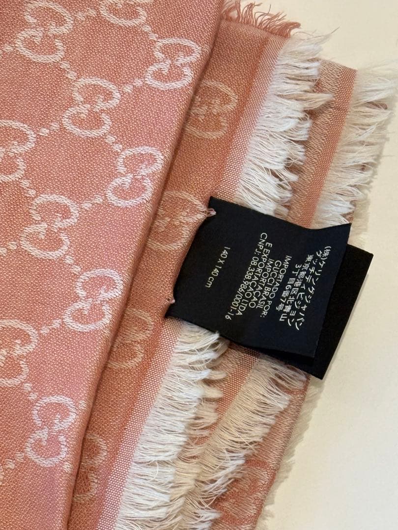 GUCCI ピンク ロゴストール 140cm x 140cm