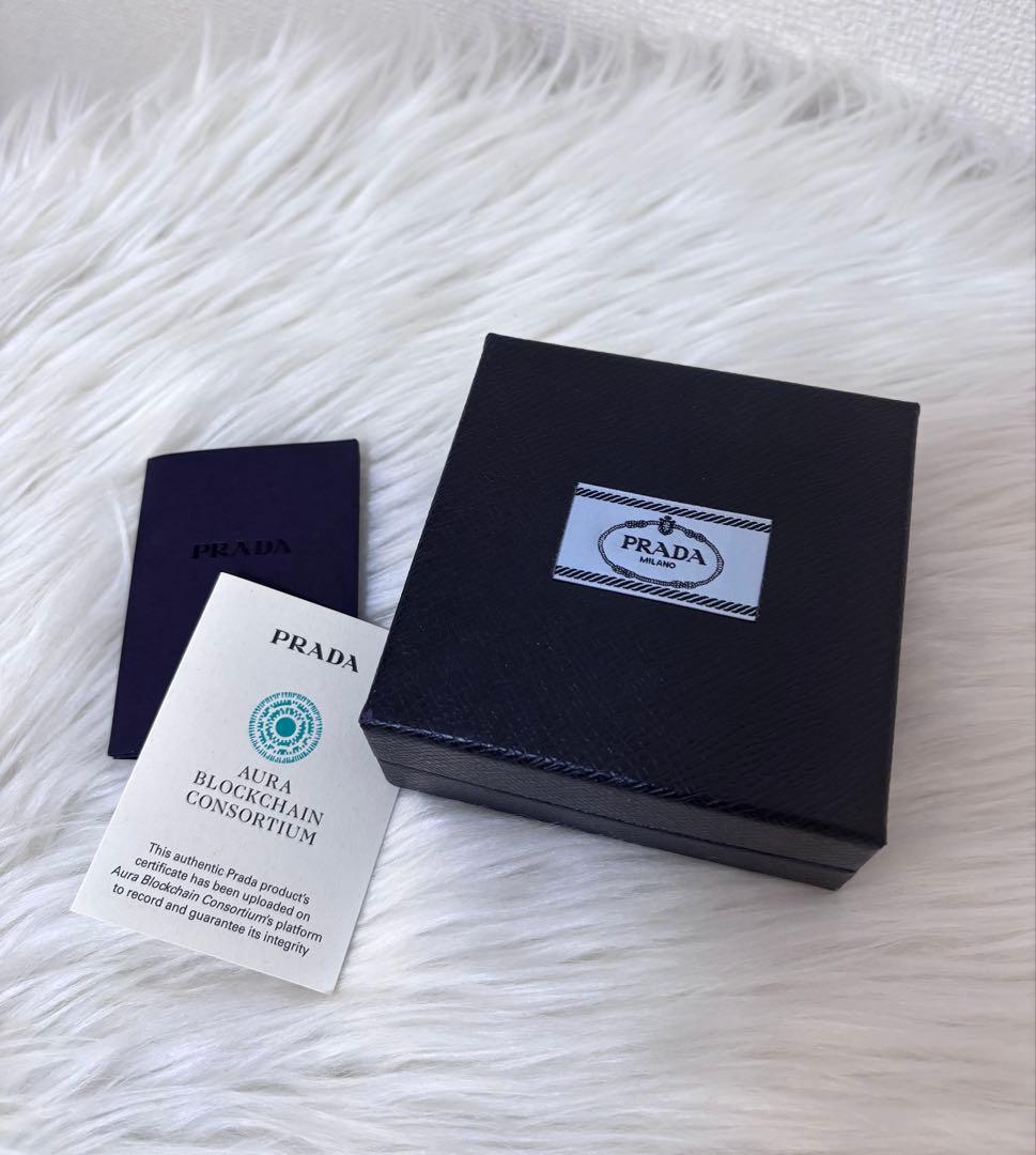 PRADA トライアングルメタルヘアピン ブラック 左側のみ