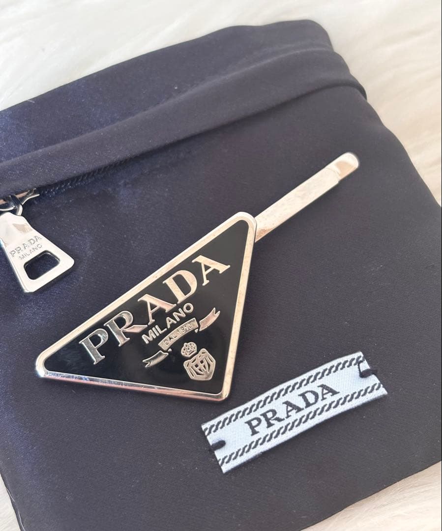 PRADA トライアングルメタルヘアピン ブラック 左側のみ