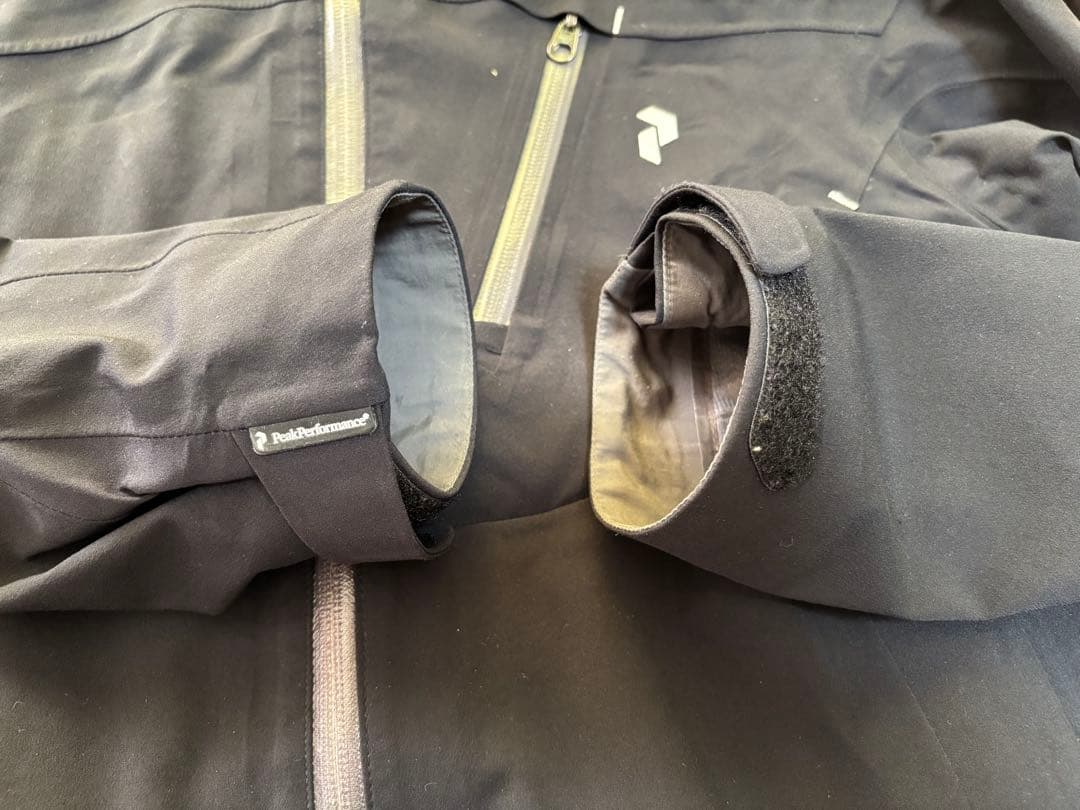 ピークパフォーマンス　スキーウェア　ゴアテックス　メンズM〜L 黒　ブラック