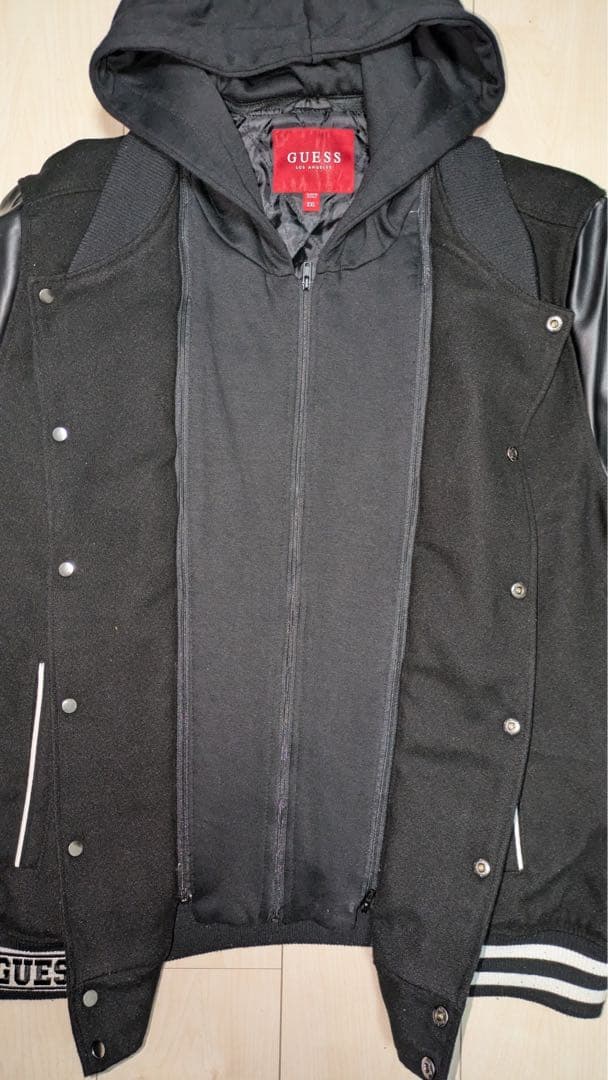 GUESS スタジャン XXL ブラック