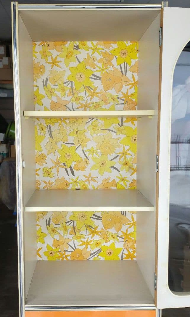 昭和 レトロポップオレンジ色 ガラス扉付き収納キャビネット