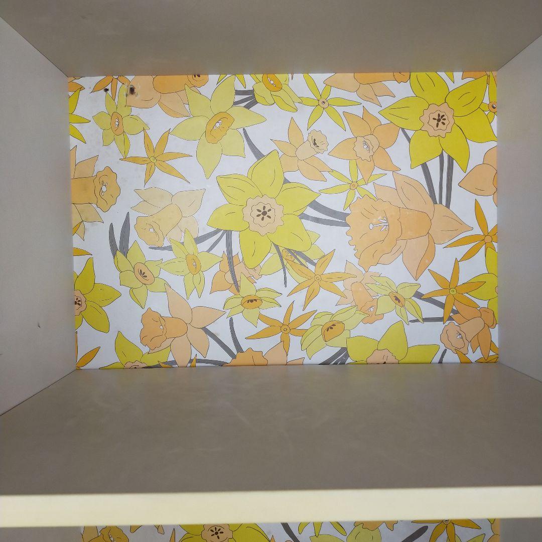 昭和 レトロポップオレンジ色 ガラス扉付き収納キャビネット