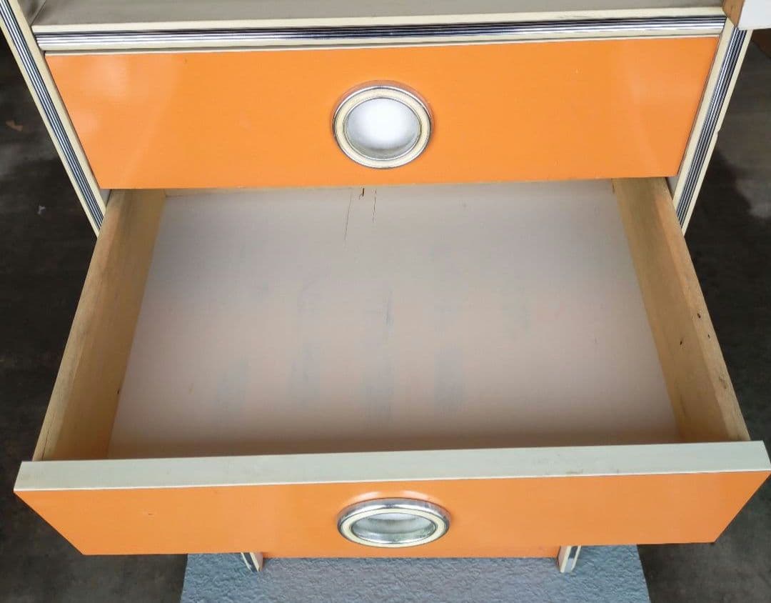 昭和 レトロポップオレンジ色 ガラス扉付き収納キャビネット