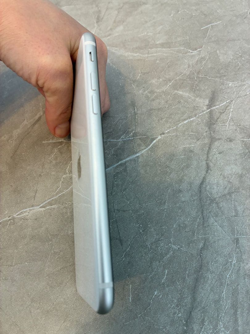 Apple iPhone SE 第3世代 64GB