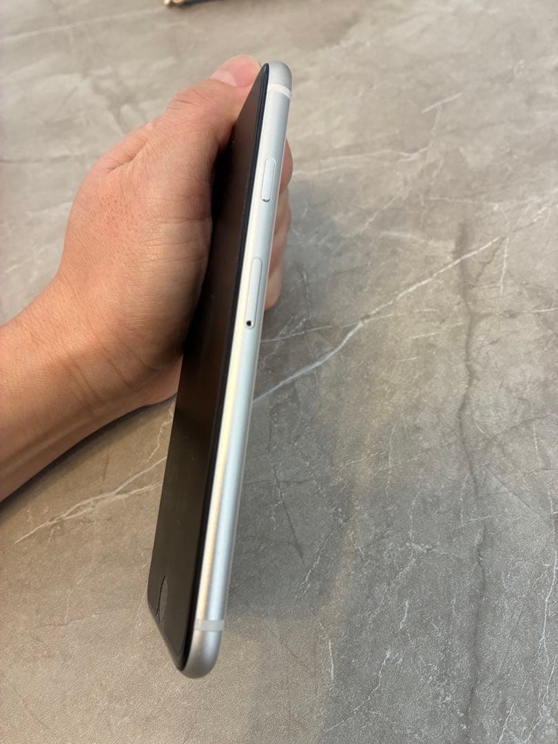 Apple iPhone SE 第3世代 64GB