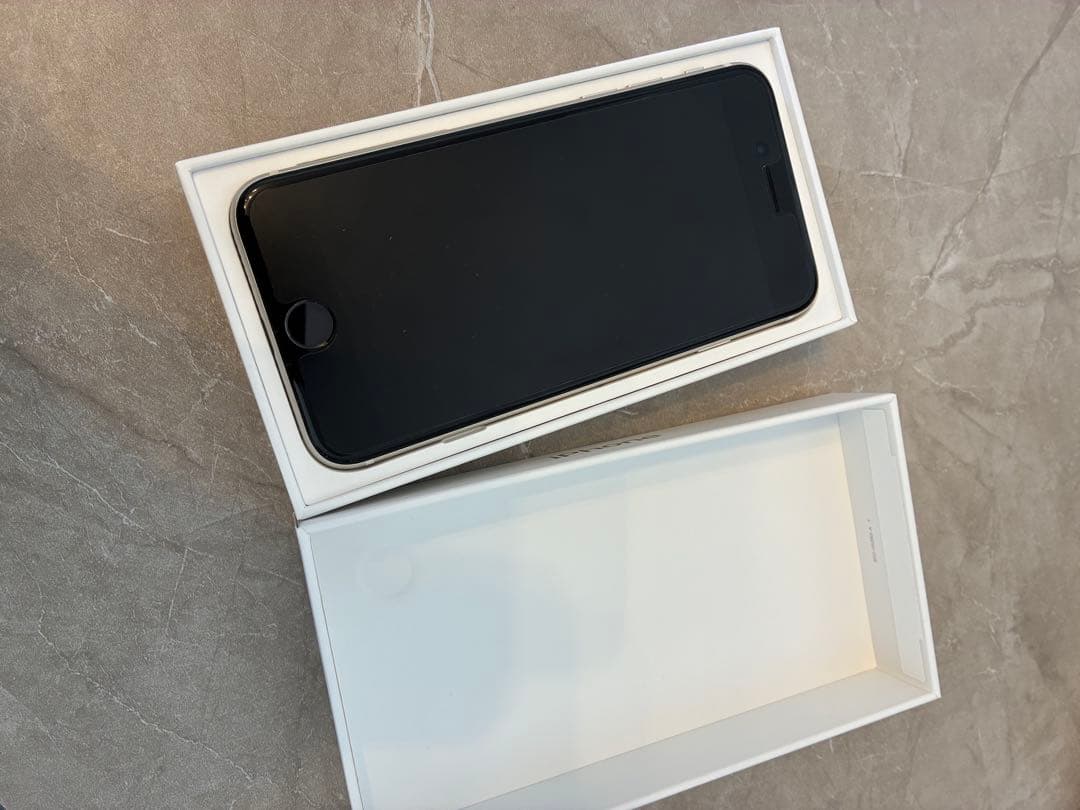 Apple iPhone SE 第3世代 64GB