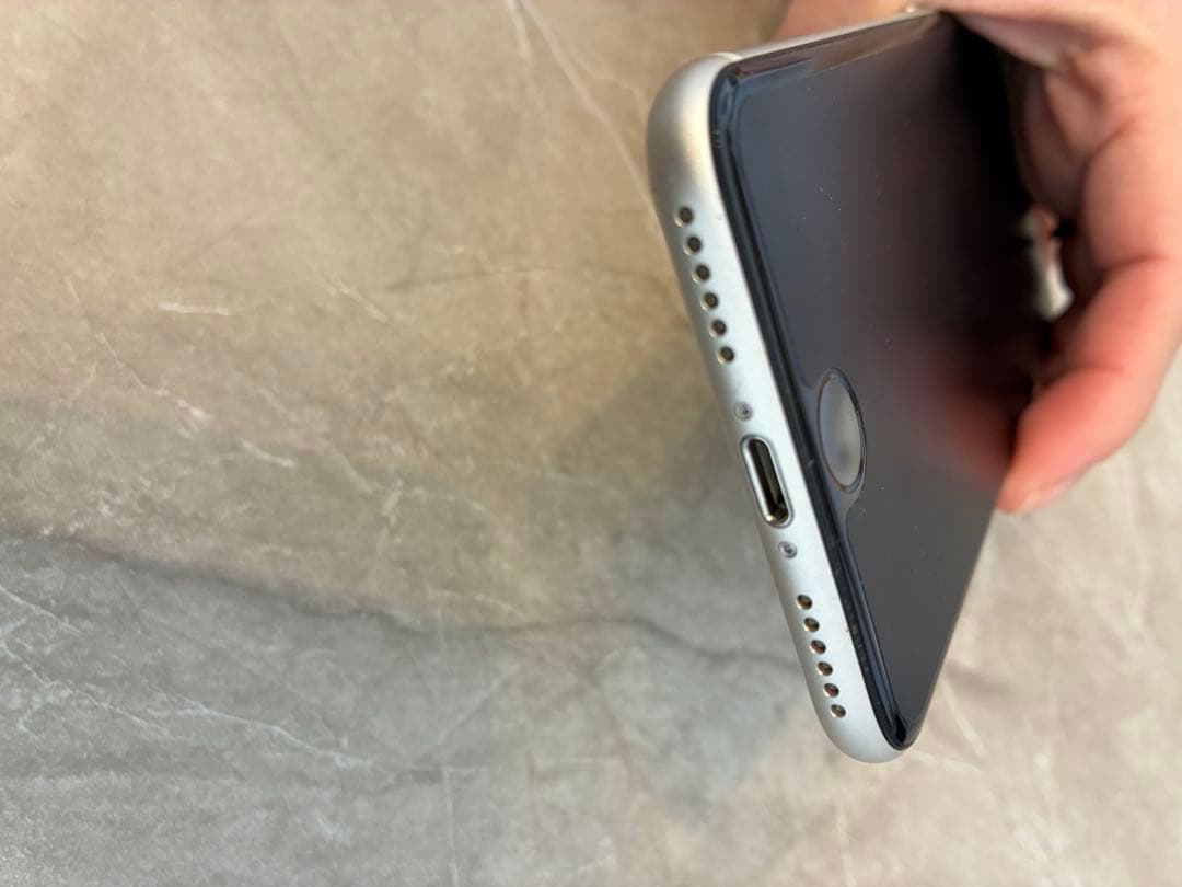 Apple iPhone SE 第3世代 64GB