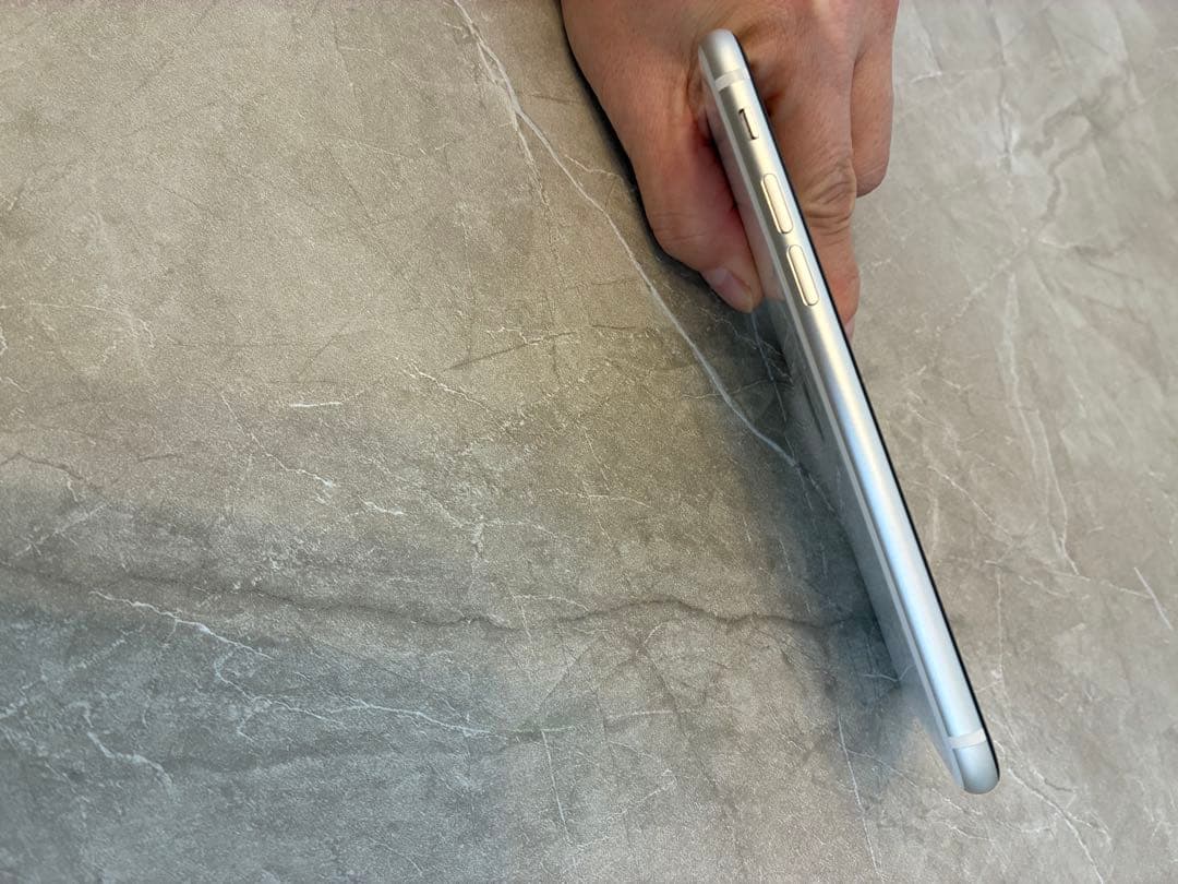 Apple iPhone SE 第3世代 64GB