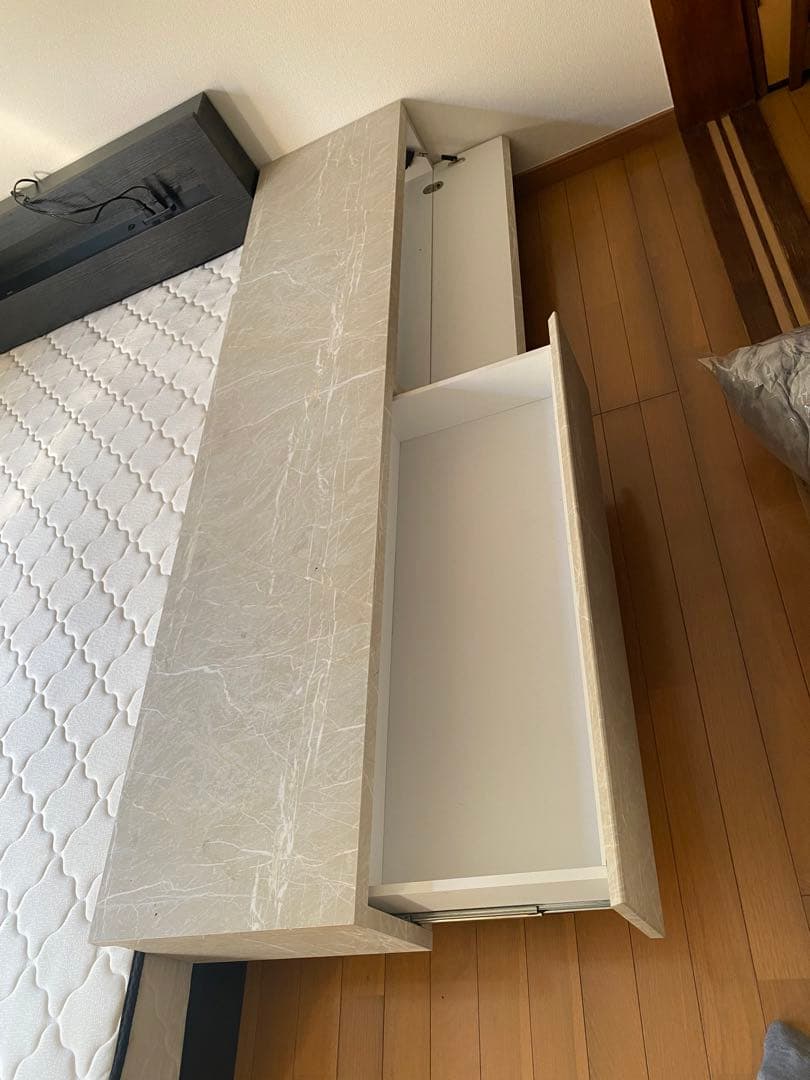 あい☆LOWYAの代理石調・ストーン調のテレビボード テレビ台