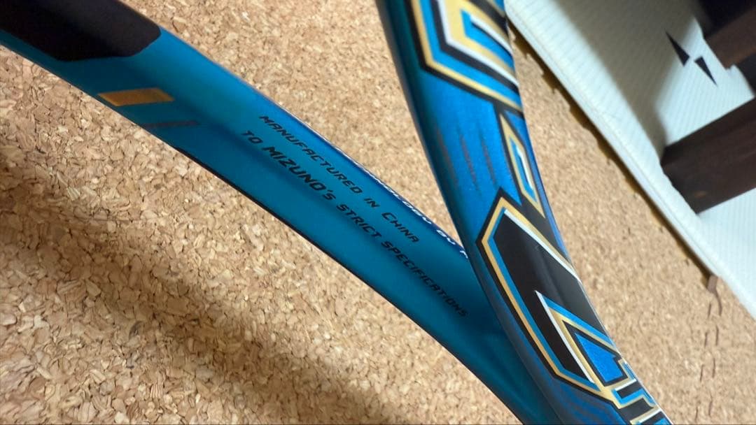 青と黒のテニスラケット 軟式テニスラケット