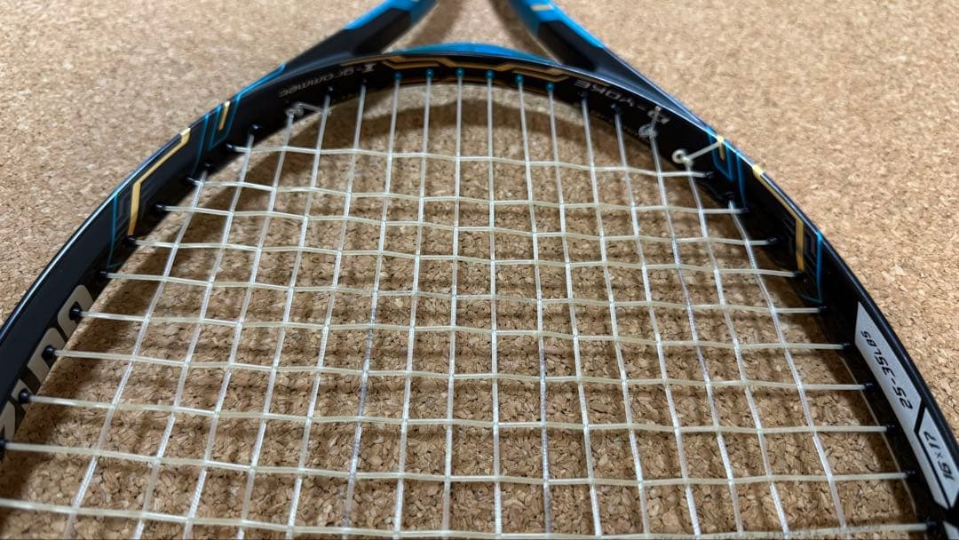 青と黒のテニスラケット 軟式テニスラケット