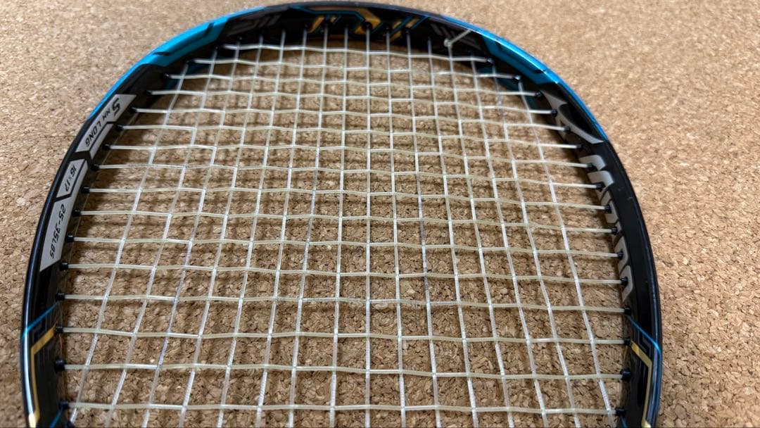 青と黒のテニスラケット 軟式テニスラケット