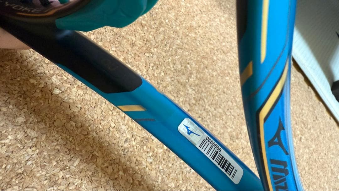 青と黒のテニスラケット 軟式テニスラケット