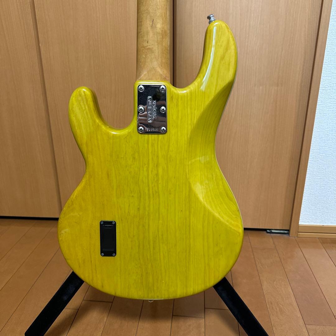 ベース Musicman stingray Translucent Green