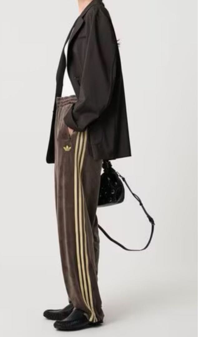 新品タグ付adidas Originalsファイヤーバード ベロアトラックパンツ