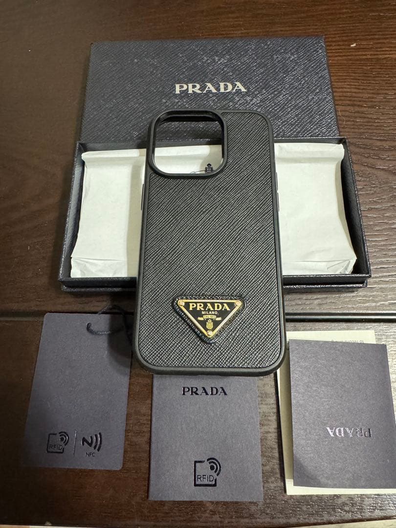 ゲキオチ★美品★PRADA ブラック iPhone14Pro 用ケース